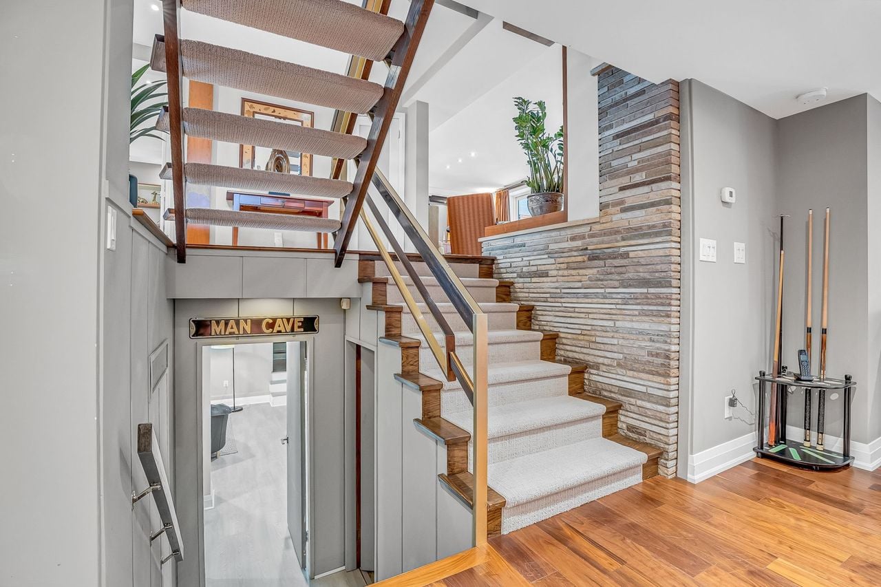 toronto-life-real-estate-parkwoods-oconnor-hills-uptown-don-valley-ravine-home-15 $3.3 million for a modernist marvel uptown with poolside change rooms and a wine cellar that glows