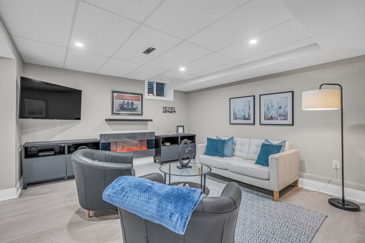toronto-life-real-estate-parkwoods-oconnor-hills-uptown-don-valley-ravine-home-16 $3.3 million for a modernist marvel uptown with poolside change rooms and a wine cellar that glows