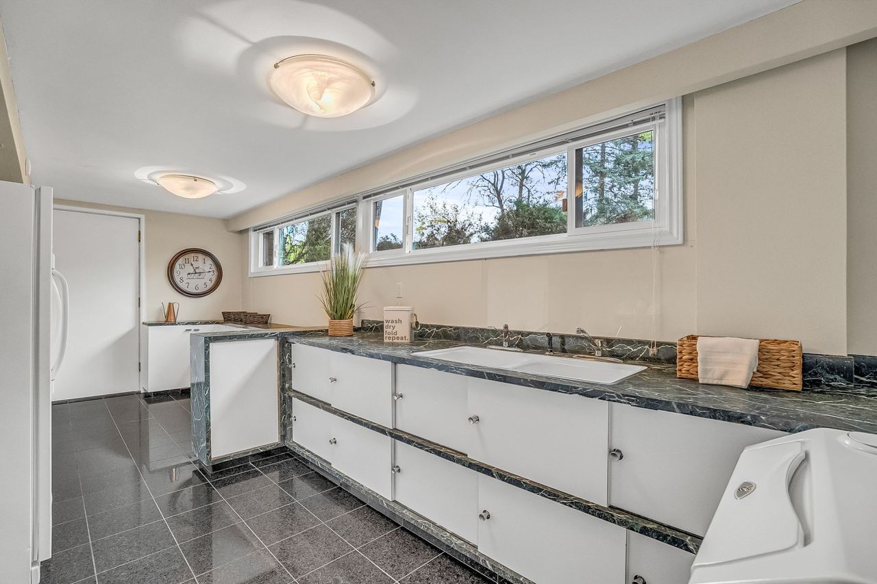toronto-life-real-estate-parkwoods-oconnor-hills-uptown-don-valley-ravine-home-17 $3.3 million for a modernist marvel uptown with poolside change rooms and a wine cellar that glows