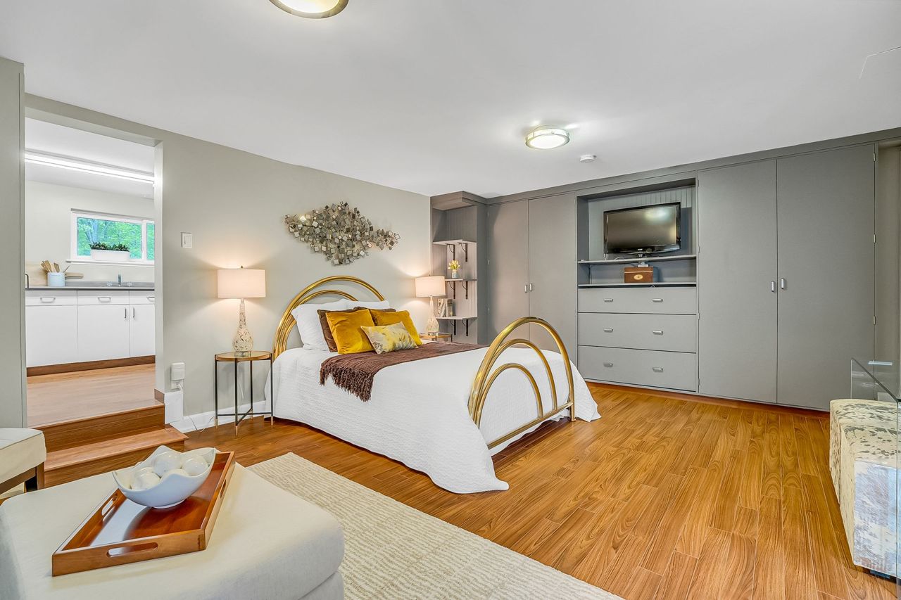 toronto-life-real-estate-parkwoods-oconnor-hills-uptown-don-valley-ravine-home-18 $3.3 million for a modernist marvel uptown with poolside change rooms and a wine cellar that glows
