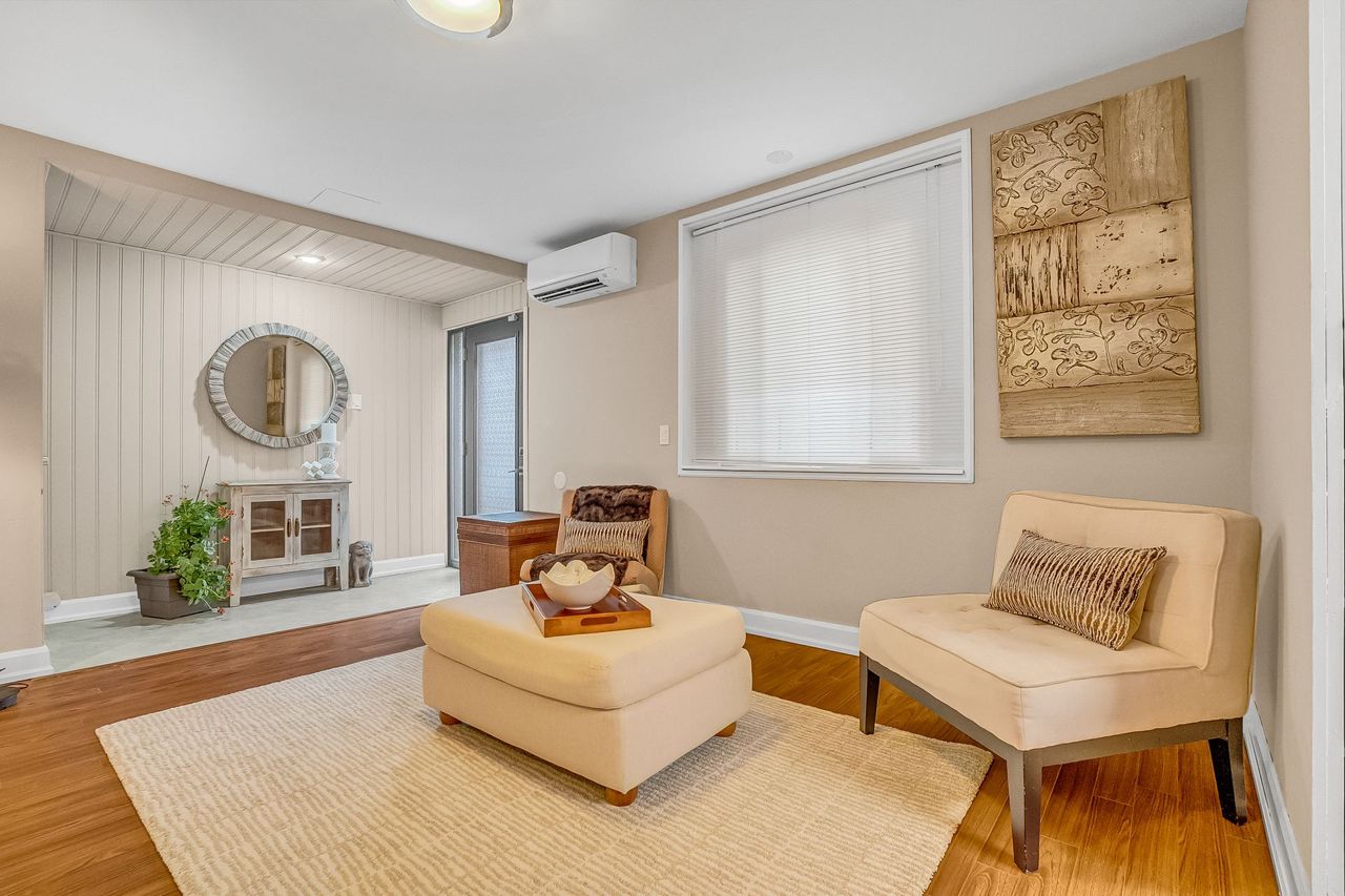 toronto-life-real-estate-parkwoods-oconnor-hills-uptown-don-valley-ravine-home-20 $3.3 million for a modernist marvel uptown with poolside change rooms and a wine cellar that glows