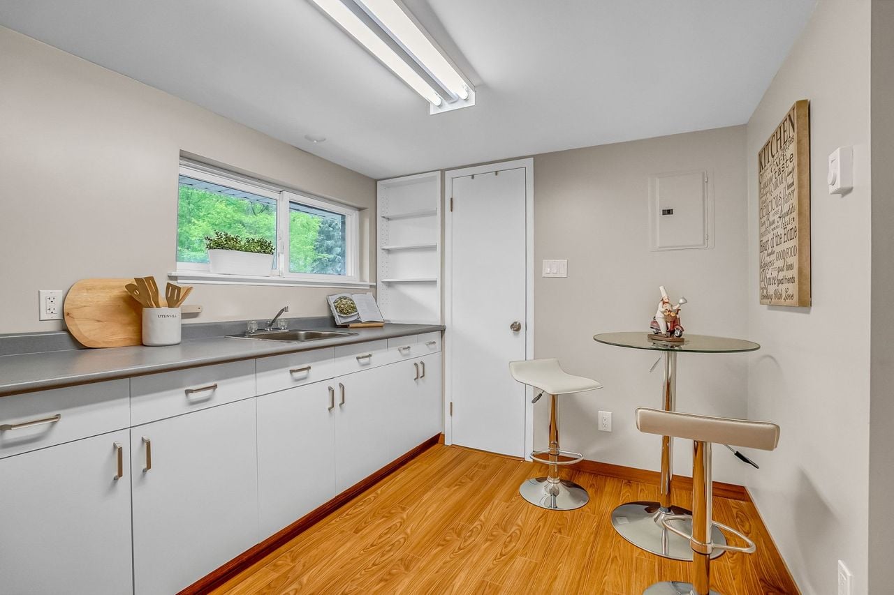 toronto-life-real-estate-parkwoods-oconnor-hills-uptown-don-valley-ravine-home-19 $3.3 million for a modernist marvel uptown with poolside change rooms and a wine cellar that glows