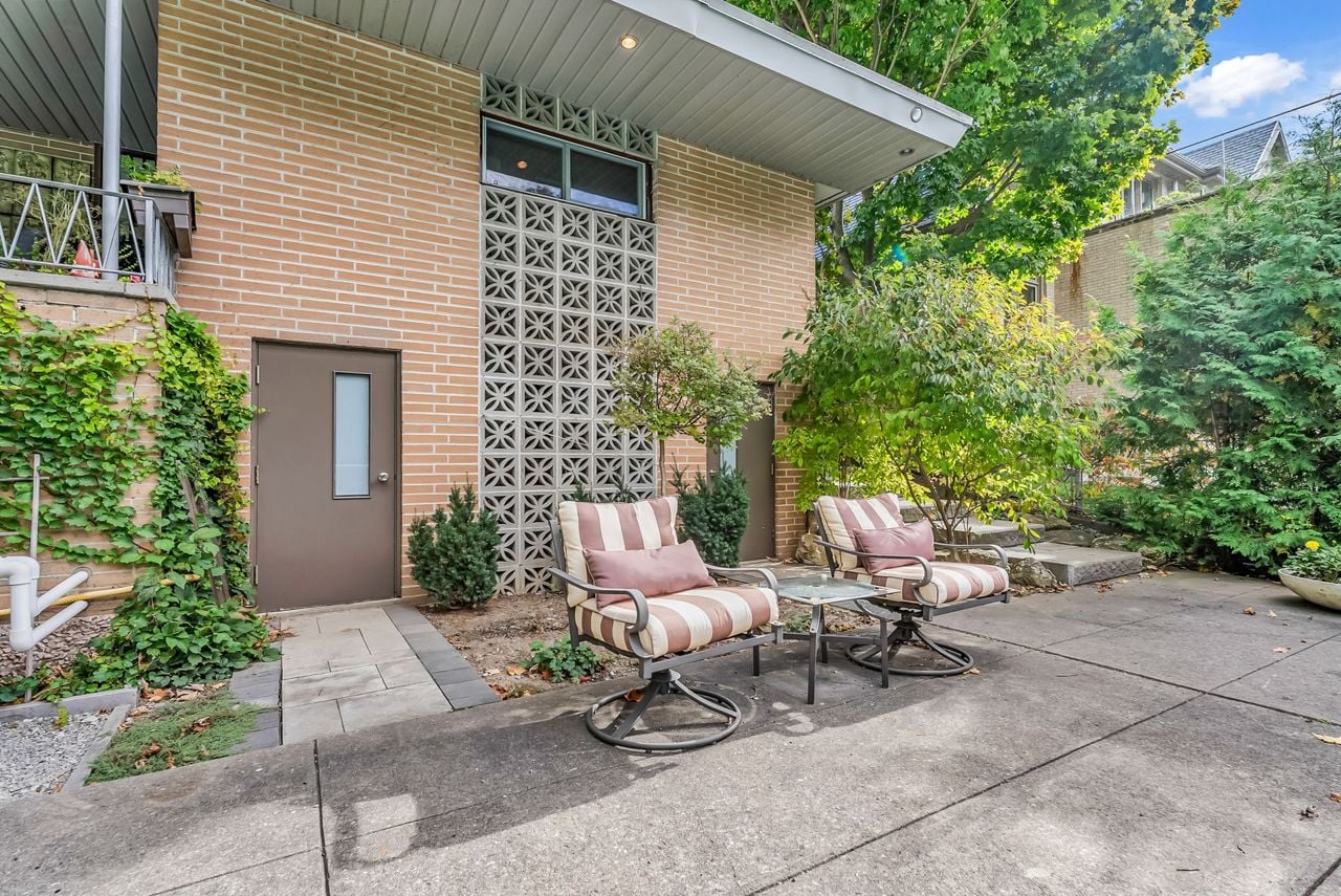 toronto-life-real-estate-parkwoods-oconnor-hills-uptown-don-valley-ravine-home-22 $3.3 million for a modernist marvel uptown with poolside change rooms and a wine cellar that glows