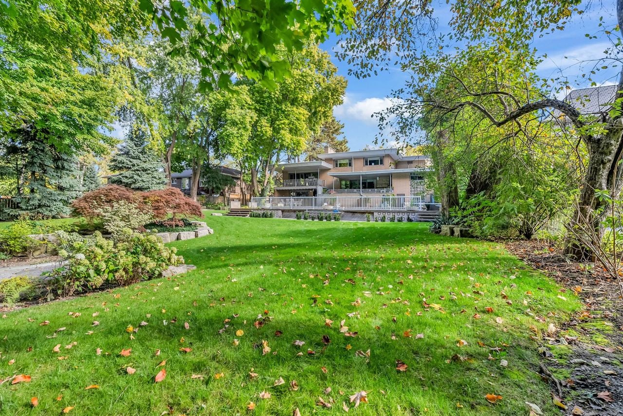 toronto-life-real-estate-parkwoods-oconnor-hills-uptown-don-valley-ravine-home-1 $3.3 million for a modernist marvel uptown with poolside change rooms and a wine cellar that glows