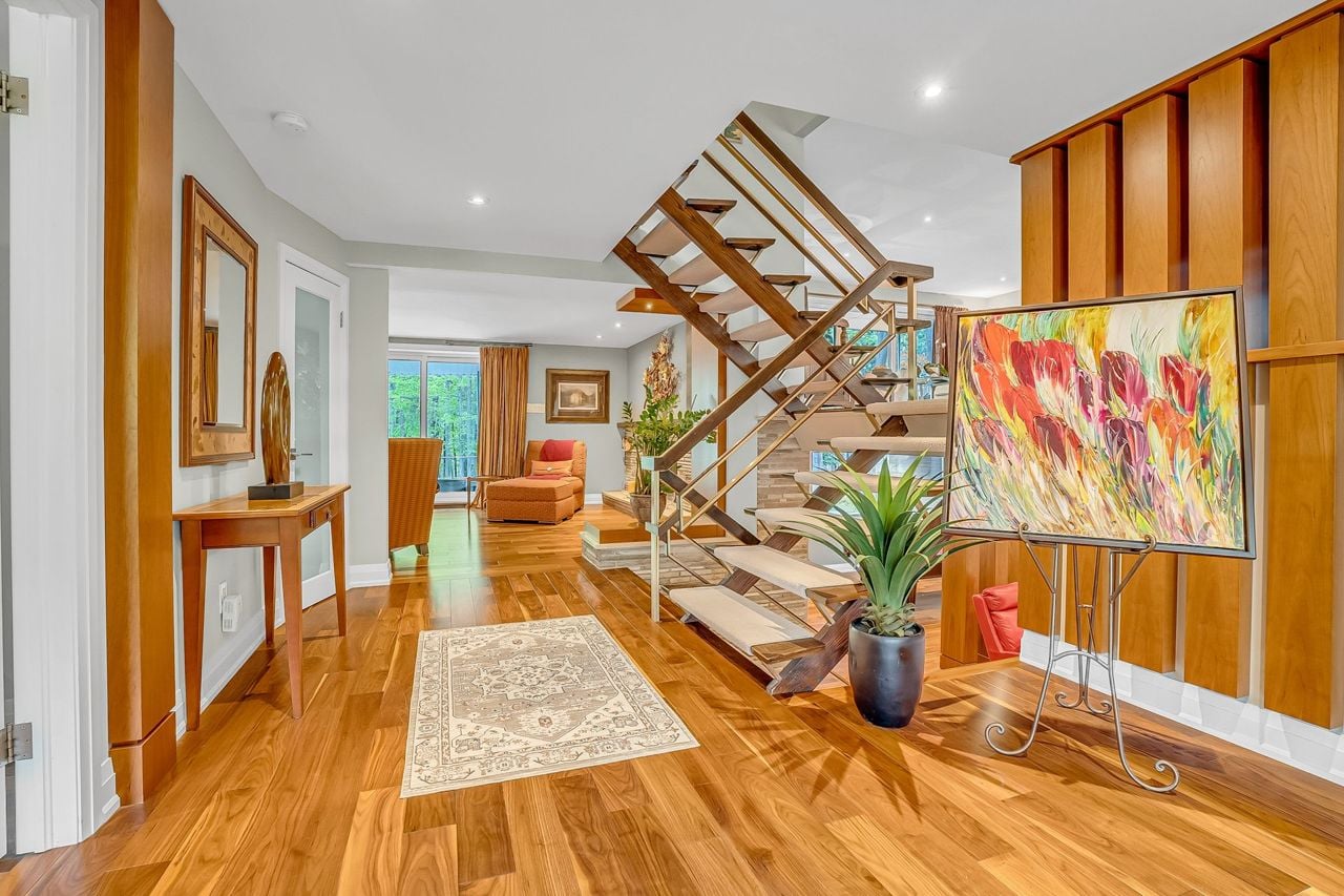 toronto-life-real-estate-parkwoods-oconnor-hills-uptown-don-valley-ravine-home-4 $3.3 million for a modernist marvel uptown with poolside change rooms and a wine cellar that glows