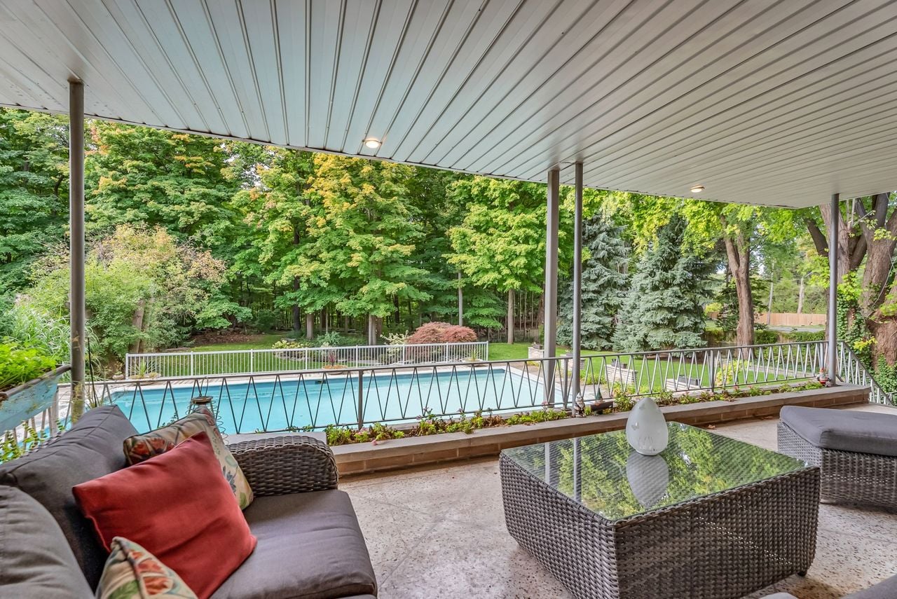 toronto-life-real-estate-parkwoods-oconnor-hills-uptown-don-valley-ravine-home-7 $3.3 million for a modernist marvel uptown with poolside change rooms and a wine cellar that glows