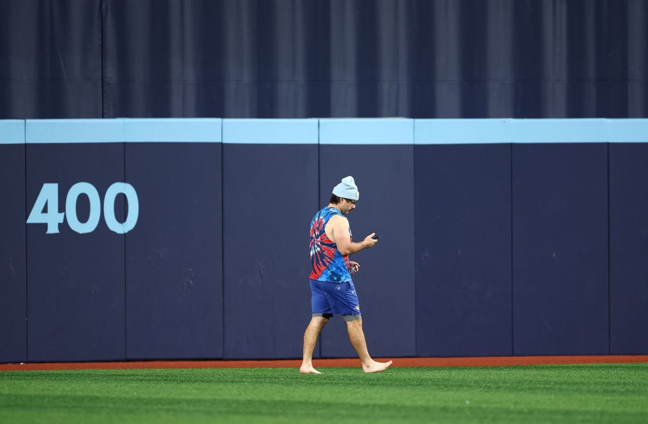 Davis Schneider is touching grass