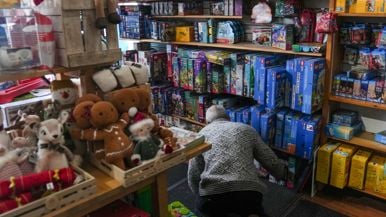Most Canadians shopping Black Friday sales plan to ignore American businesses
