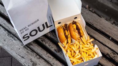 A smash burger spot inspired by In-N-Out is coming to Mississauga