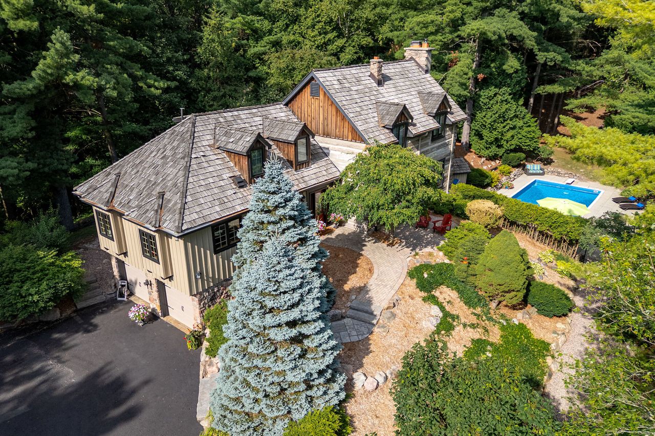 toronto-life-real-estate-surreal-king-city-200-year-oldlog-cabin-2 Surreal Estate: $2.9 million for a log cabin hidden in the forested hills of King Township
