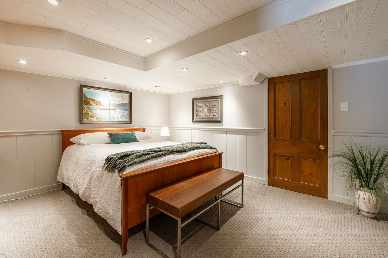 toronto-life-real-estate-surreal-king-city-200-year-oldlog-cabin-15 Surreal Estate: $2.9 million for a log cabin hidden in the forested hills of King Township