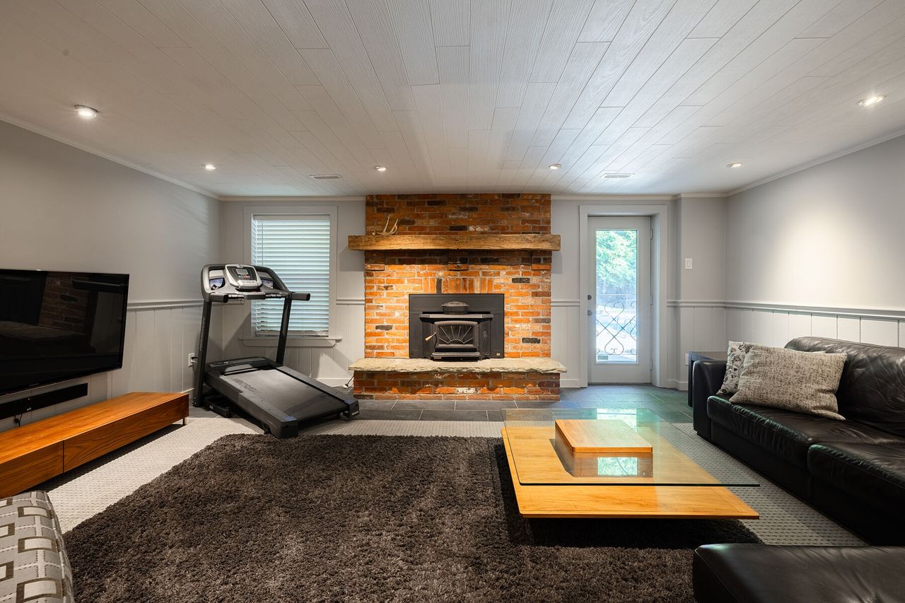 toronto-life-real-estate-surreal-king-city-200-year-oldlog-cabin-16 Surreal Estate: $2.9 million for a log cabin hidden in the forested hills of King Township