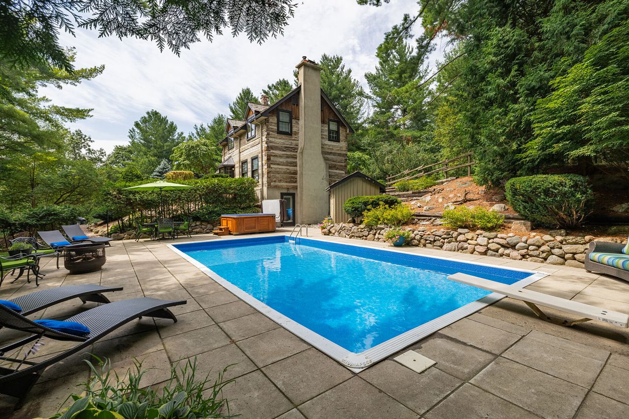 toronto-life-real-estate-surreal-king-city-200-year-oldlog-cabin-1 Surreal Estate: $2.9 million for a log cabin hidden in the forested hills of King Township