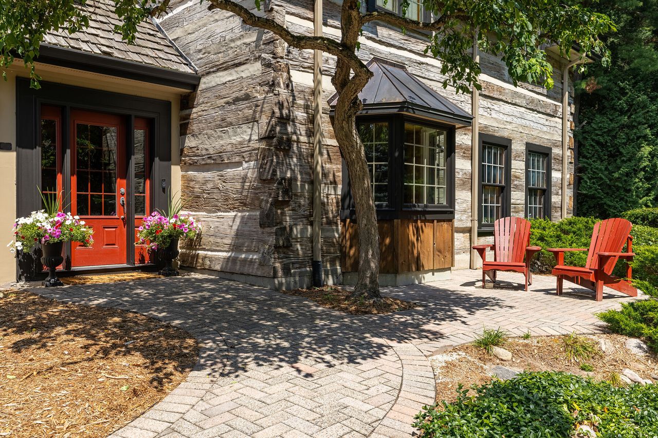 toronto-life-real-estate-surreal-king-city-200-year-oldlog-cabin-3 Surreal Estate: $2.9 million for a log cabin hidden in the forested hills of King Township