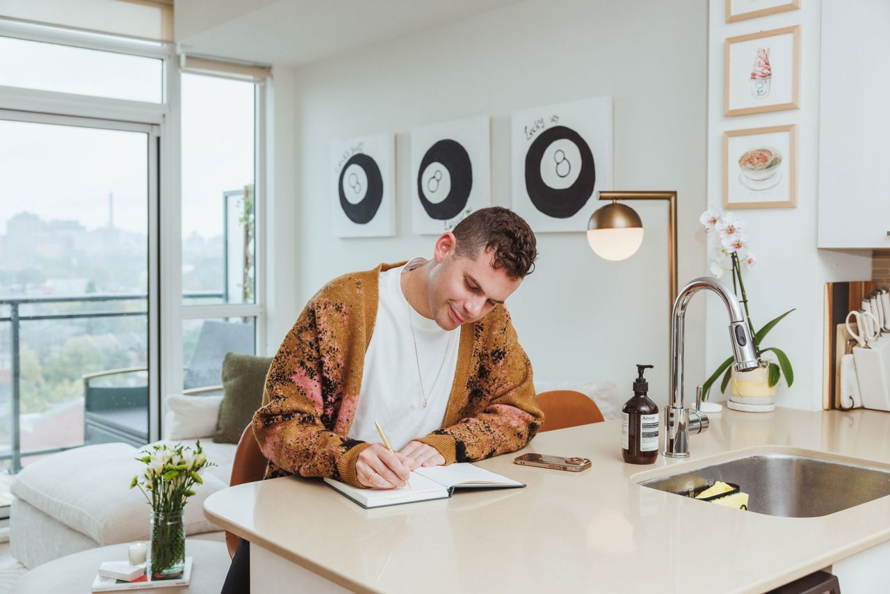 How an actor, influencer and amateur investor managed to earn a six-figure salary