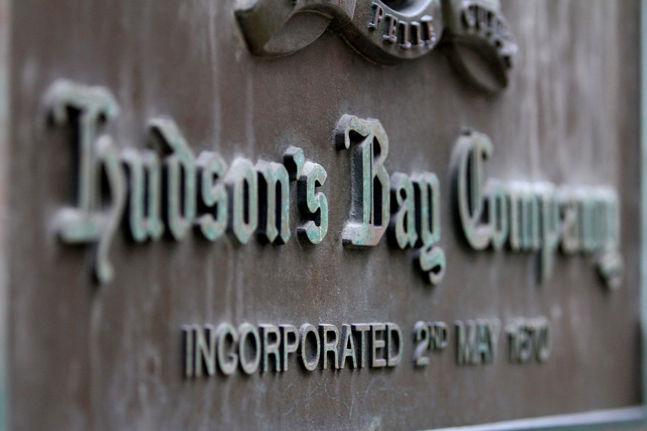 The Thomsons and Westons want to buy the Hudson's Bay charter for $18 million