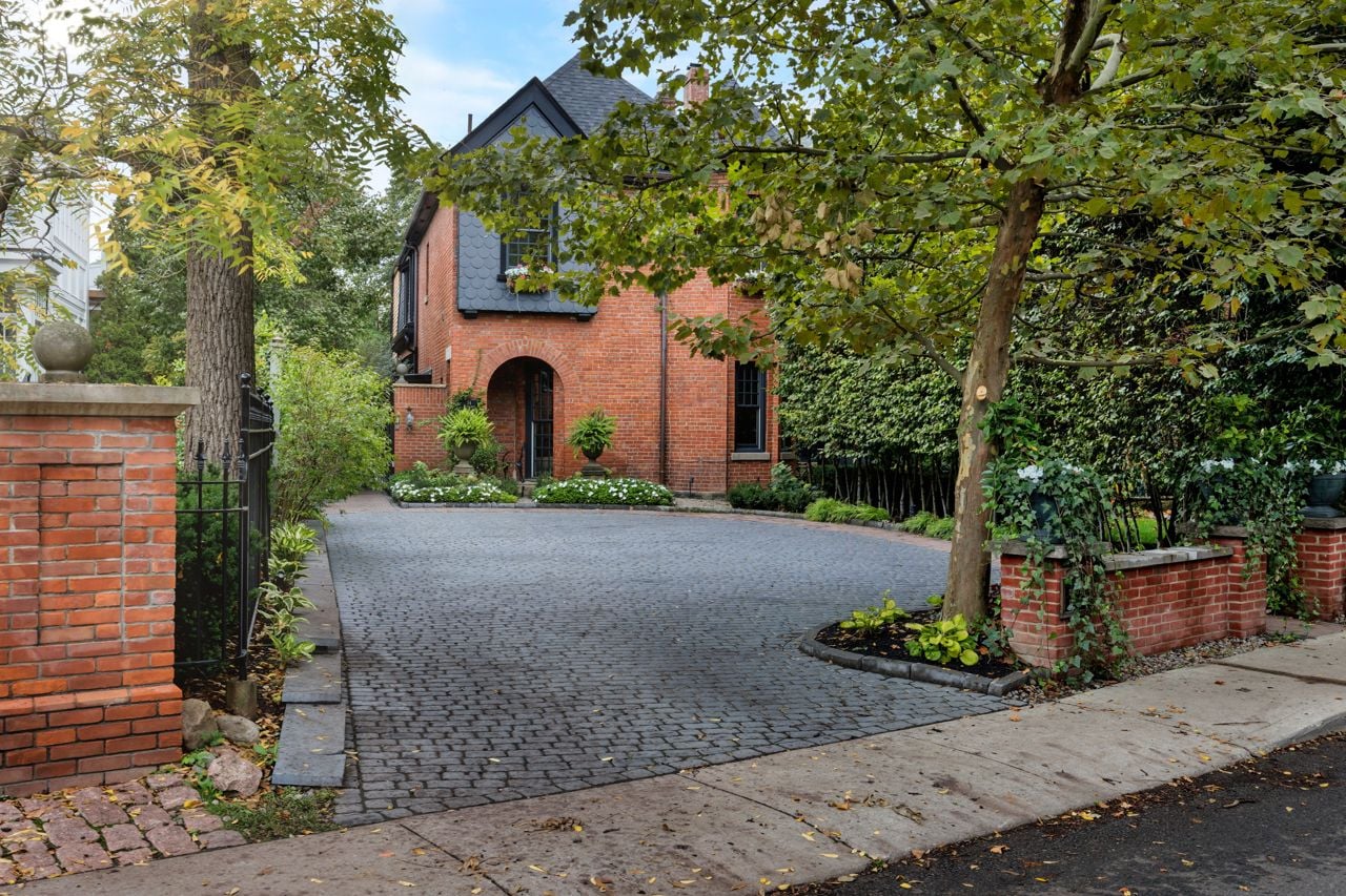 $5.9 million for a wacky Edwardian in Rosedale with a pink sitting room