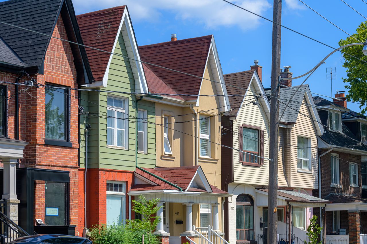 toronto-life-real-estate-mortage-rates-family-income-fraser-institute-1 The average monthly mortgage in Toronto is now more than 110 per cent of the average family income