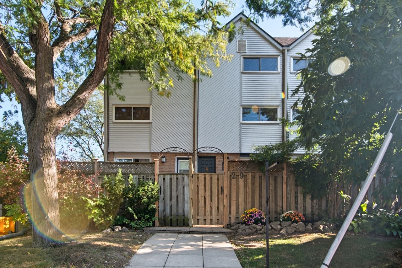 toronto-life-under-asking-condo-market-annex-woodbine-bellwoods-8 Under Asking: “Condos sitting cold is the new norm.” Three agents on why they sold at a discount