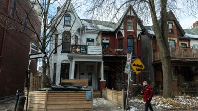 Toronto home sales are the lowest in a quarter century