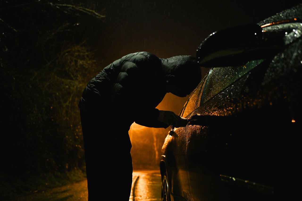 A Whitby teenager chased car thieves away with a hockey stick
