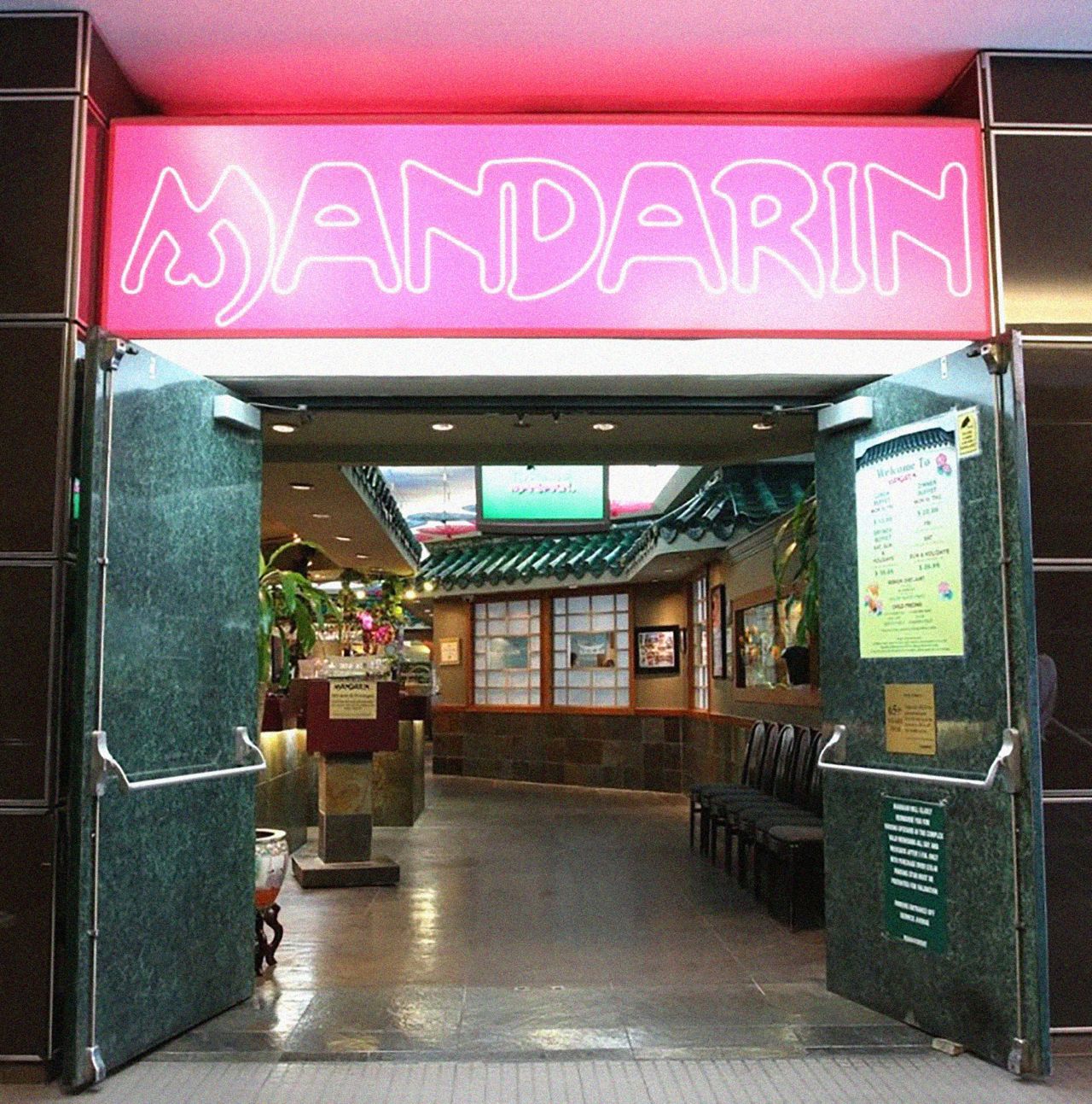 The entrance to the Yonge-Eglinton Mandarin restaurant