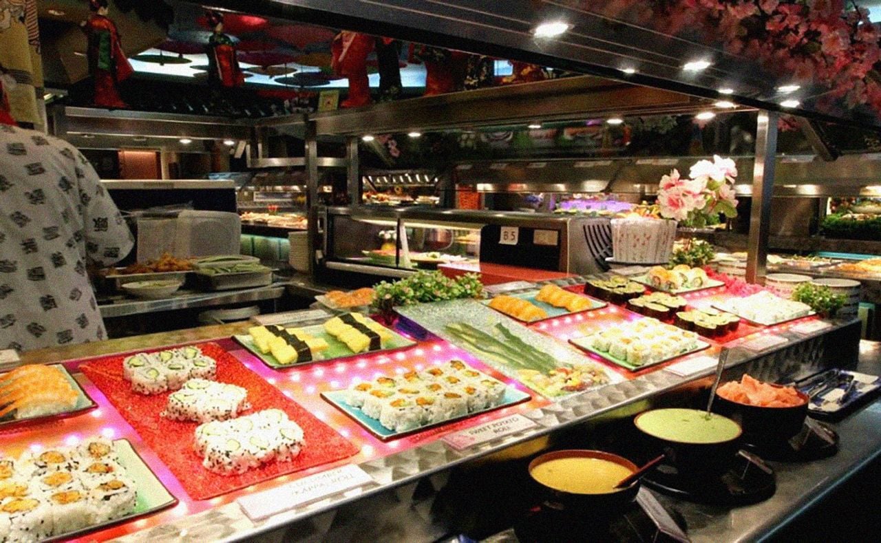 The buffet inside the Yonge-Eglinton location of the Mandarin
