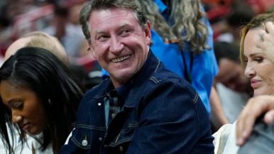 Swearing that he's a "true Canadian," Wayne Gretzky is cheering for Canada in the Olympics