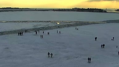 Please don't walk on the Toronto Harbour ice