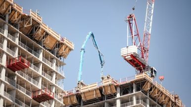The construction industry warns that 100,000 jobs are at risk