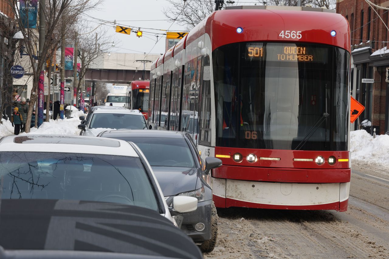 Toronto drivers blocked streetcar tracks over 300 times in just 11 days this winter