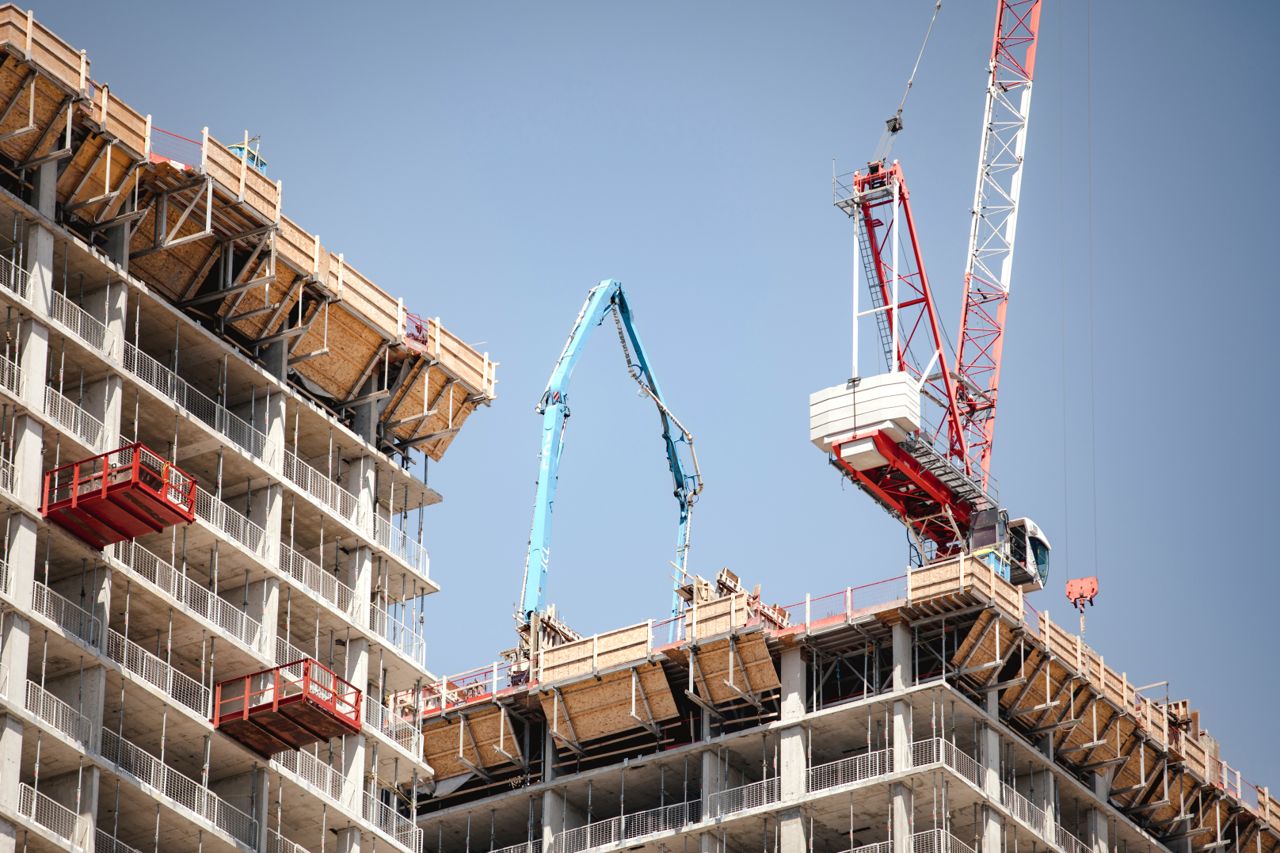 The construction industry warns that 100,000 jobs are at risk