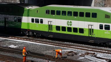 GO train maintenance contractor, panned by Metrolinx, gets $1.3 billion extension anyways