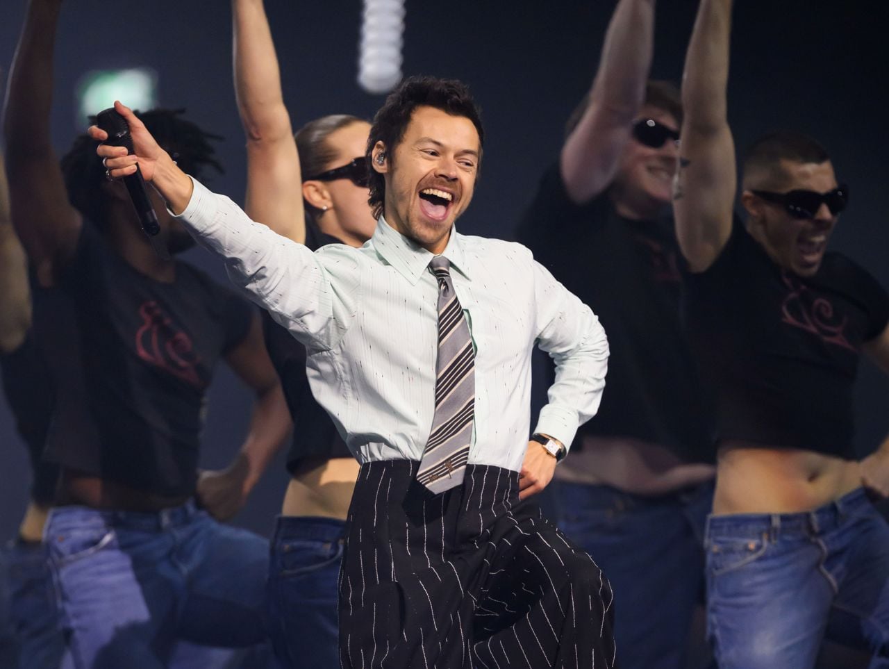 Harry Styles dancing