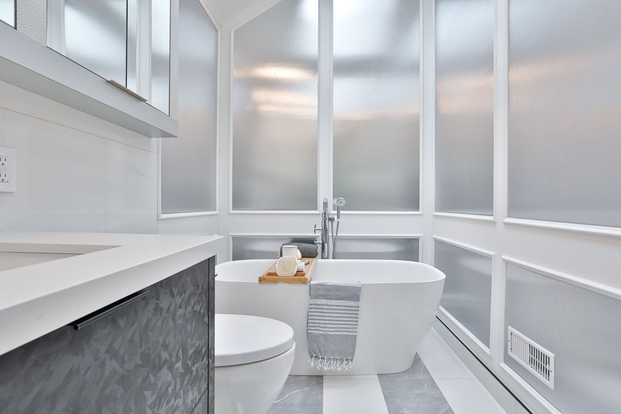toronto-life-real-estate-ski-lodge-cottage-mount-pleasant-east-12 $3 million for what looks like a ski chalet in the middle of Mount Pleasant