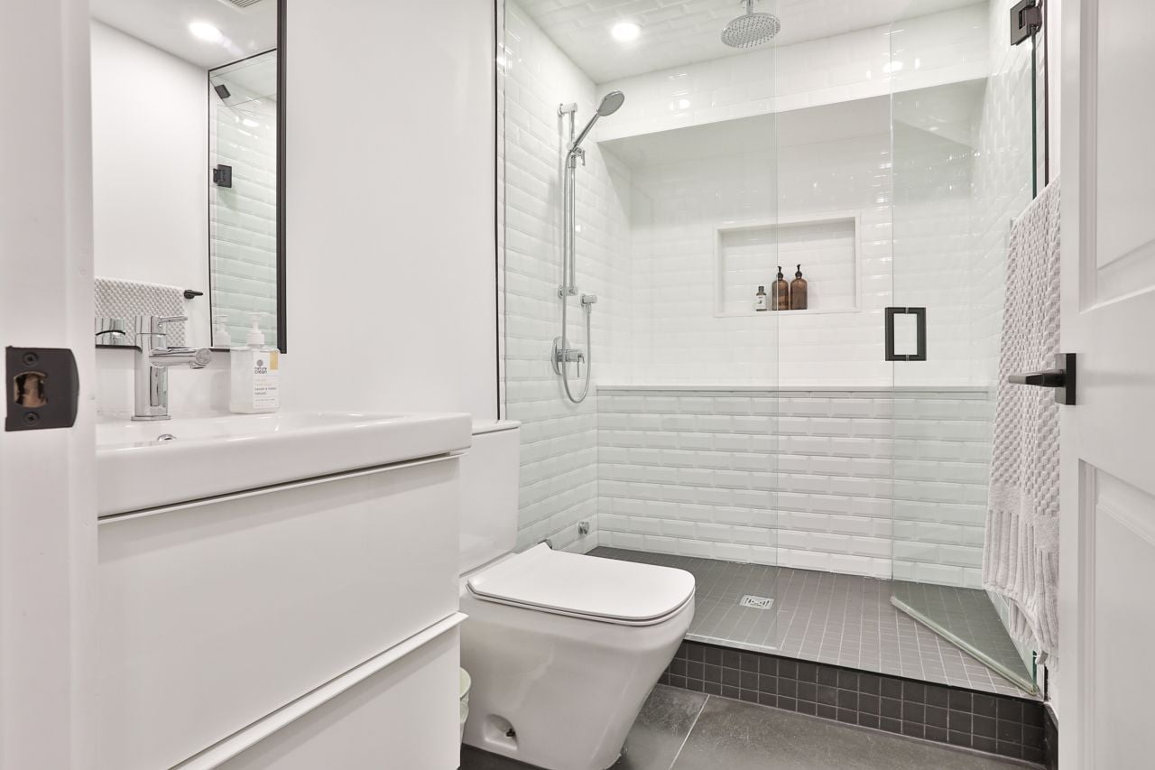 toronto-life-real-estate-ski-lodge-cottage-mount-pleasant-east-18 $3 million for what looks like a ski chalet in the middle of Mount Pleasant