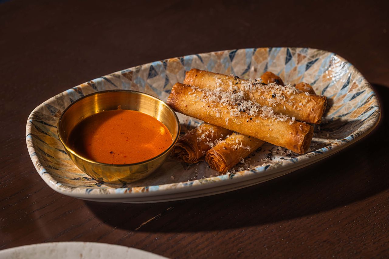 Phyllo rolls stuffed with cheese