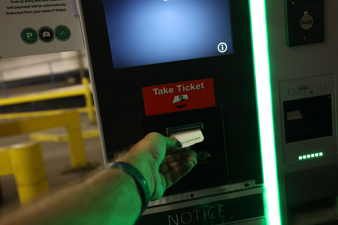Toronto police say scammers are putting fake QR codes on parking meters