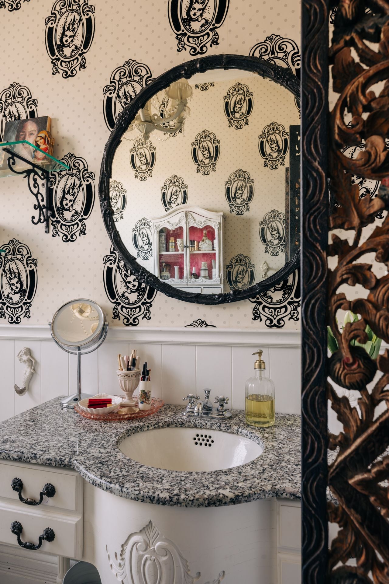This couple turned a Dundas West Victorian into a dark and sultry Hollywood Regency palace