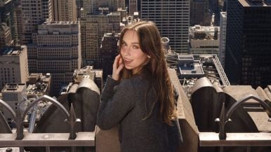Live From New York: Inside the slay-or-be-slayed world of Studio 8H with SNL rookie Veronika Slowikowska