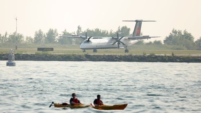 Queen's Park says bringing jets to Billy Bishop would add $8.5 billion a year to the economy