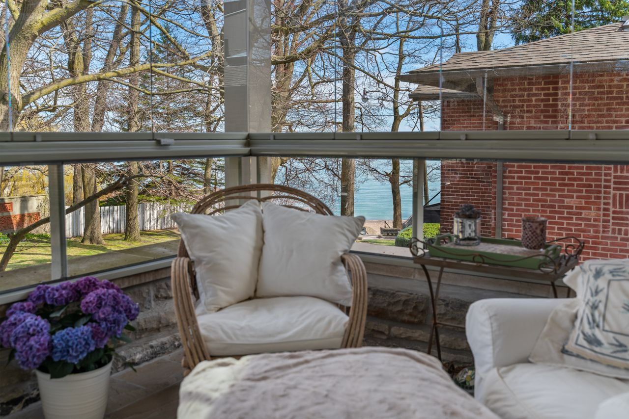toronto-life-real-estate-house-of-the-week-beaches-ancient-rome-courtyard-silver-birch-beach-12 $5.2 million for an east-end house with a courtyard inspired by ancient Rome