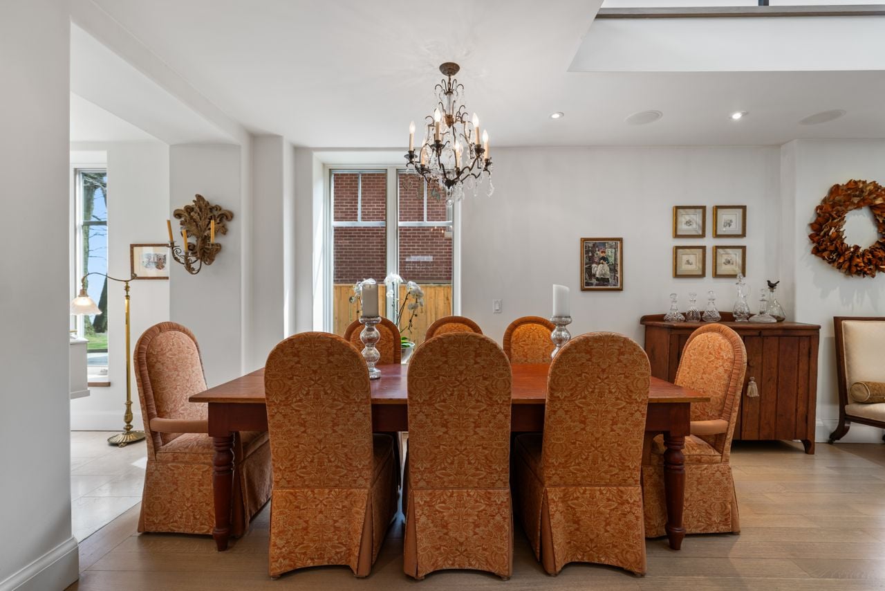 toronto-life-real-estate-house-of-the-week-beaches-ancient-rome-courtyard-silver-birch-beach-5 $5.2 million for an east-end house with a courtyard inspired by ancient Rome