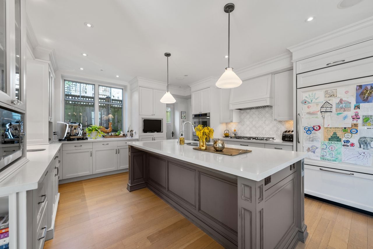 toronto-life-real-estate-house-of-the-week-beaches-ancient-rome-courtyard-silver-birch-beach-6 $5.2 million for an east-end house with a courtyard inspired by ancient Rome
