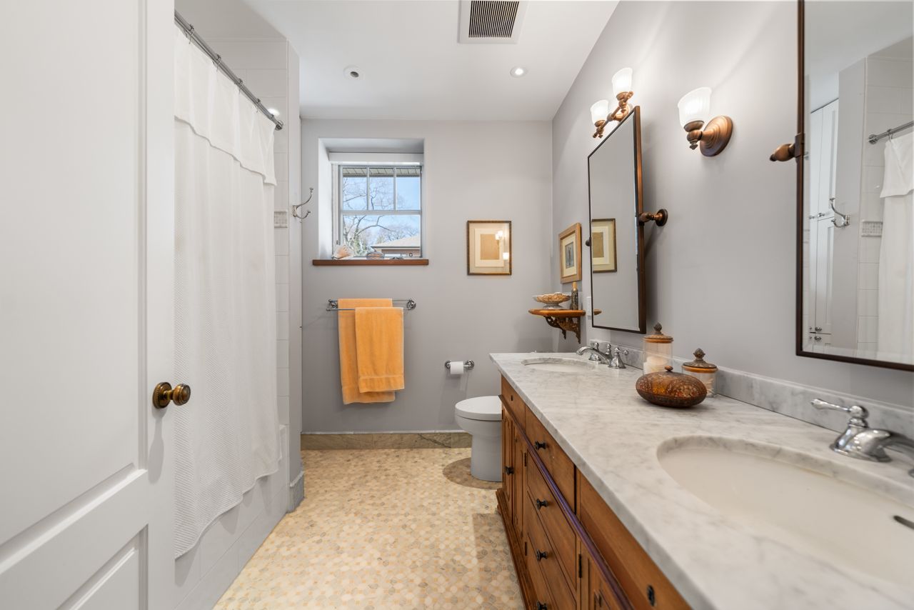 toronto-life-real-estate-house-of-the-week-beaches-ancient-rome-courtyard-silver-birch-beach-13 $5.2 million for an east-end house with a courtyard inspired by ancient Rome