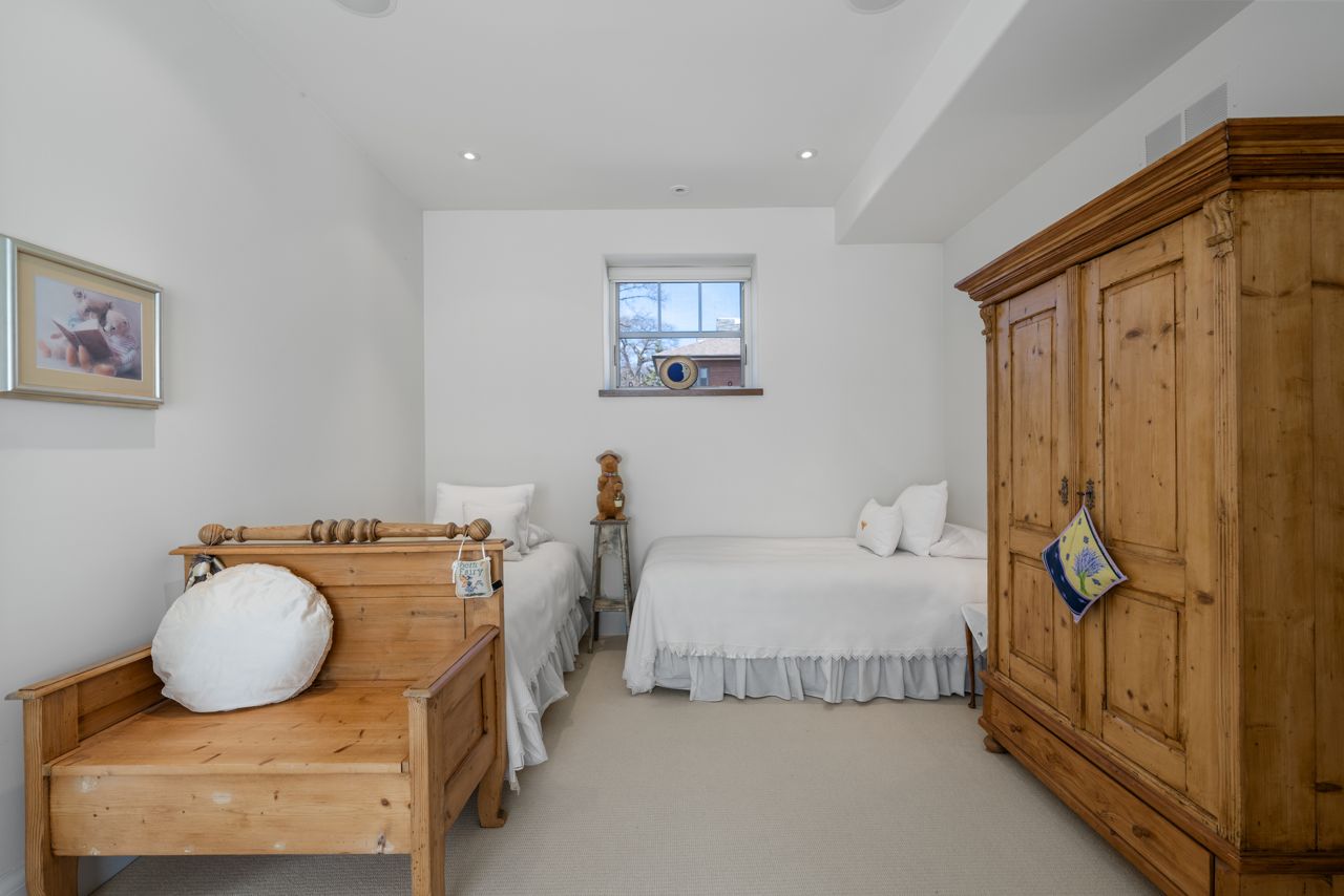 toronto-life-real-estate-house-of-the-week-beaches-ancient-rome-courtyard-silver-birch-beach-14 $5.2 million for an east-end house with a courtyard inspired by ancient Rome
