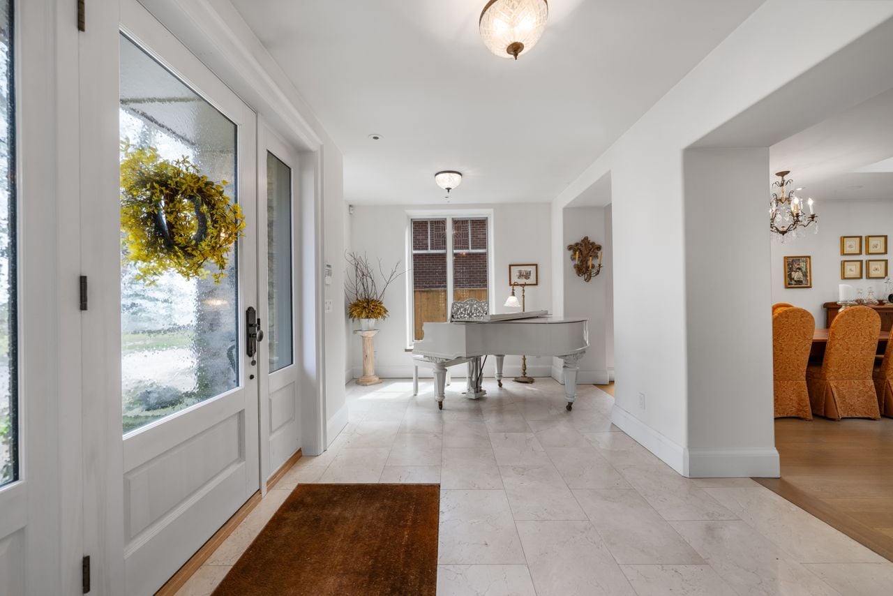 toronto-life-real-estate-house-of-the-week-beaches-ancient-rome-courtyard-silver-birch-beach-2 $5.2 million for an east-end house with a courtyard inspired by ancient Rome