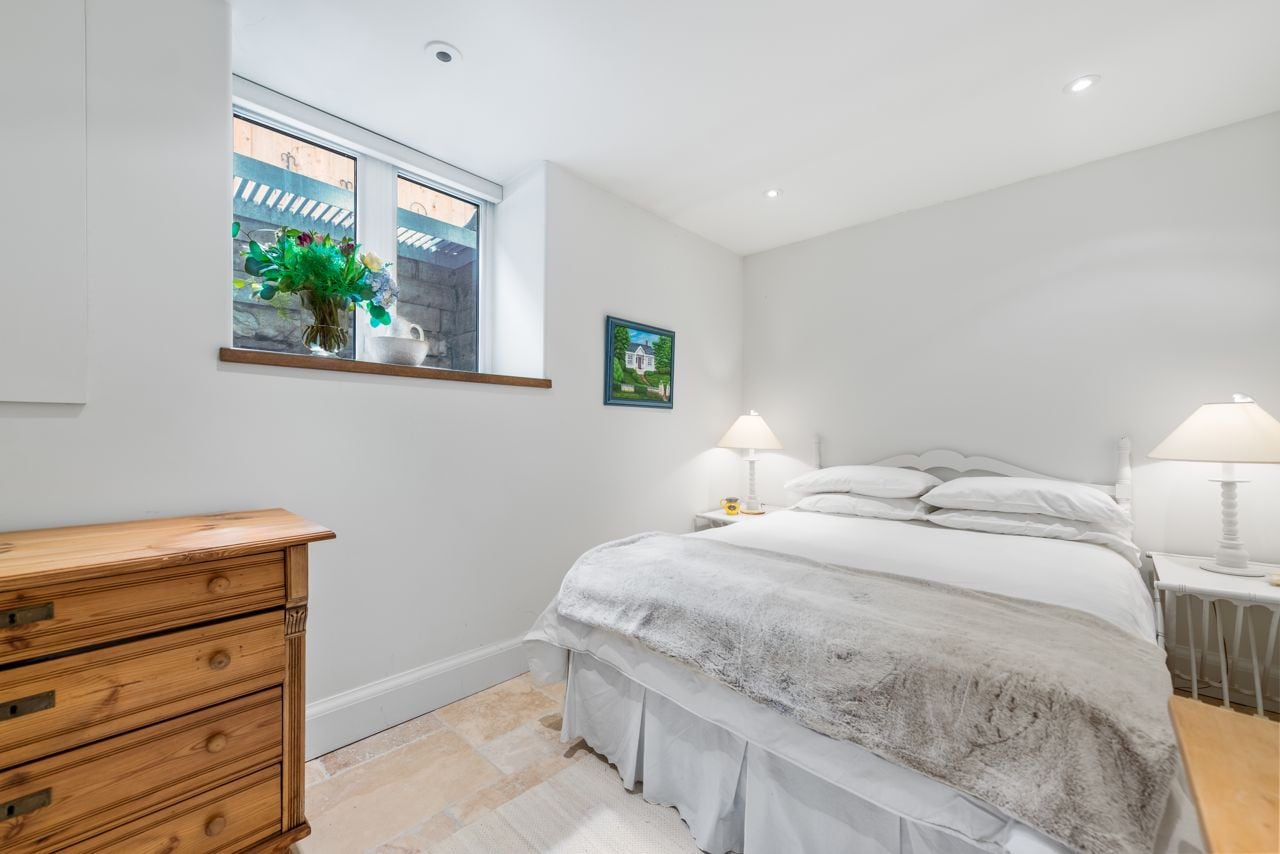 toronto-life-real-estate-house-of-the-week-beaches-ancient-rome-courtyard-silver-birch-beach-19 $5.2 million for an east-end house with a courtyard inspired by ancient Rome