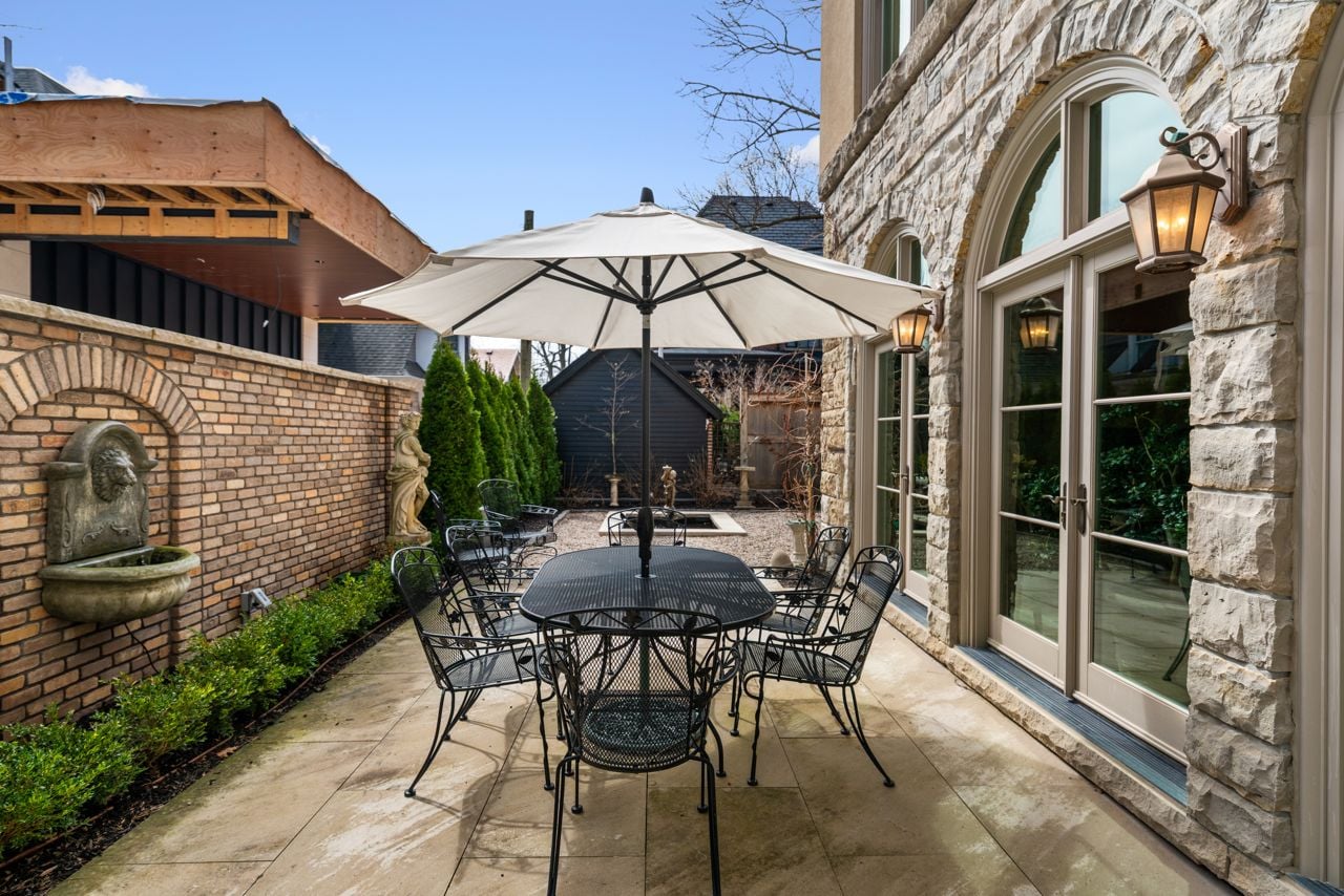 toronto-life-real-estate-house-of-the-week-beaches-ancient-rome-courtyard-silver-birch-beach-21 $5.2 million for an east-end house with a courtyard inspired by ancient Rome