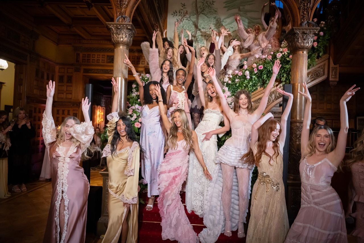 What went down at a frilly fashion show hosted by Suzanne Rogers